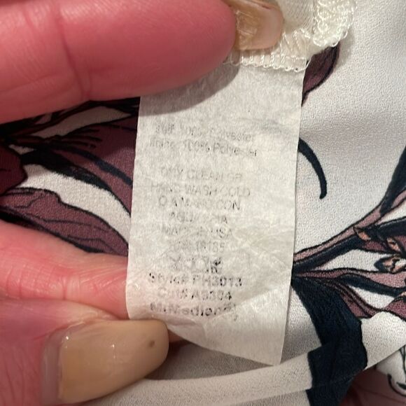 Audrey 3+1 floral shorts romper with bell sleeves | size M - Picture 8 of 8